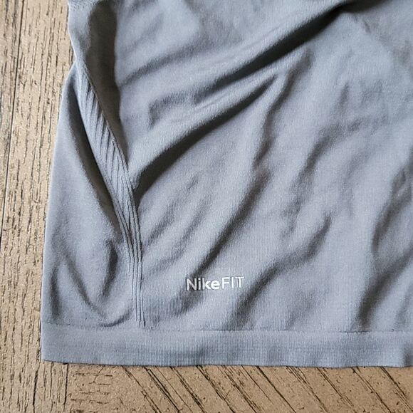 Gray Nike workout t shirt size Small - Picture 3 of 5
